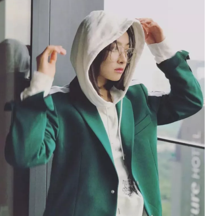 今年秋冬最chic！原來短發(fā)和帽子這么配?。? border=
